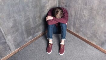 Суицидальное поведение в подростковом возрасте — как распознать