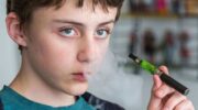 Ребенок курит электронные сигареты — что делать, как отучить