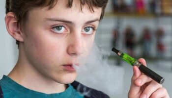 Ребенок курит электронные сигареты — что делать, как отучить