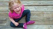 Что делать если ребенок истерит по любому поводу — как успокаивать